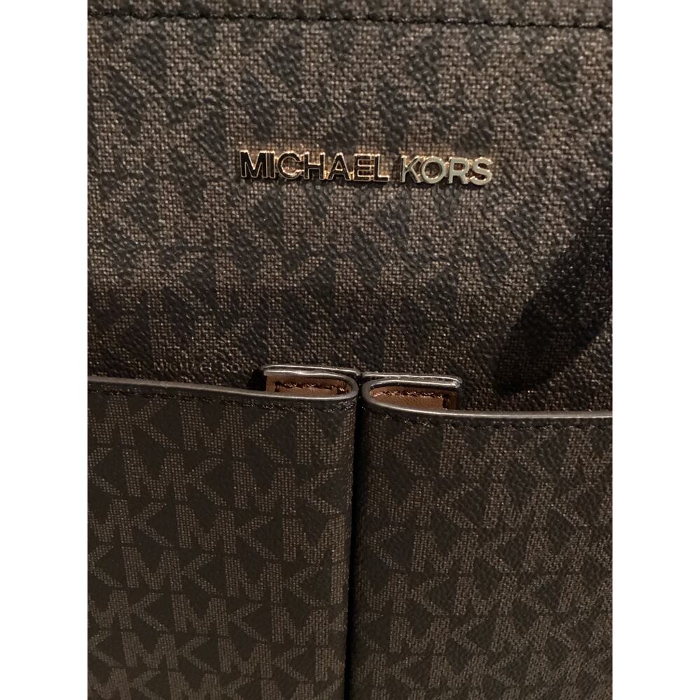 Michael Kors Jet Set Travel - Picture 5 of 8